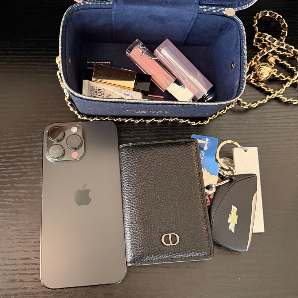 GWP CHANEL Beauté Midnight Blue Cosmetic Case with Unbranded Gold Chain NWOT - Picture 8 of 8